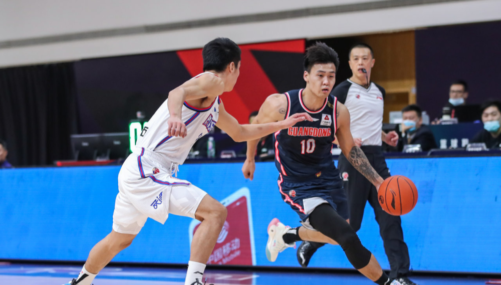 九游官网入口 -体坛快讯开始前中场广告